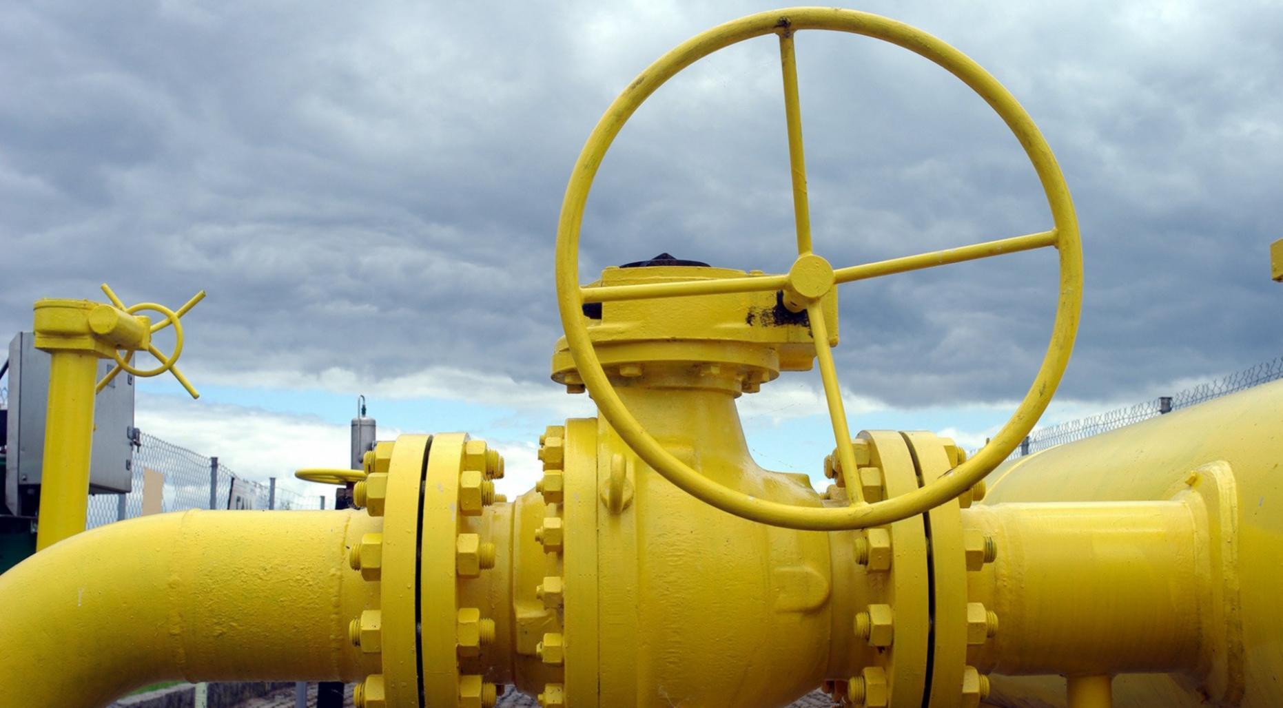 Mapa sejsmiczna struktury złożowej z zaznaczonymi liniami uskoku